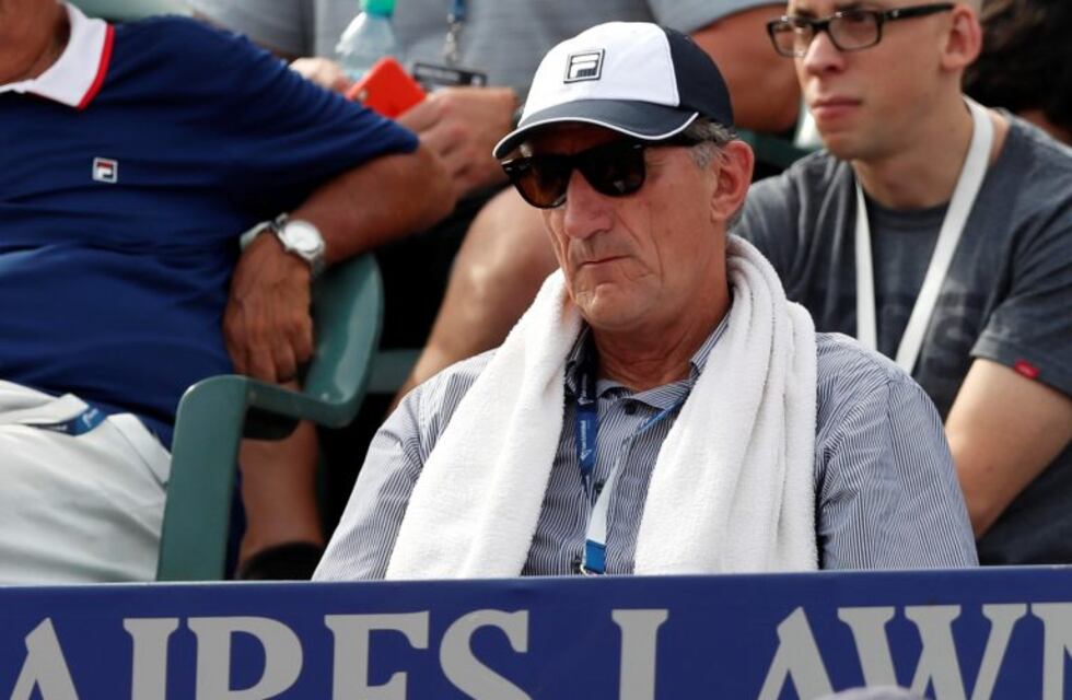 El Patón Bauza no mira solo fútbol: estuvo en el partido que Berlocq perdió con Nishikori