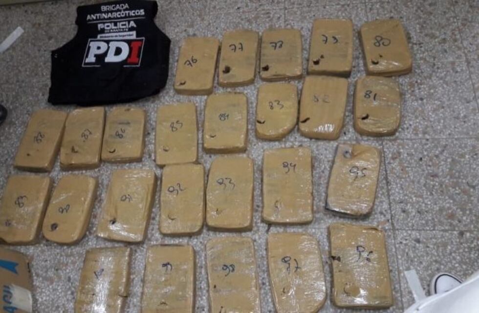 Por una denuncia de un vecino hallaron 150 kilos de marihuana en una camioneta abandonada