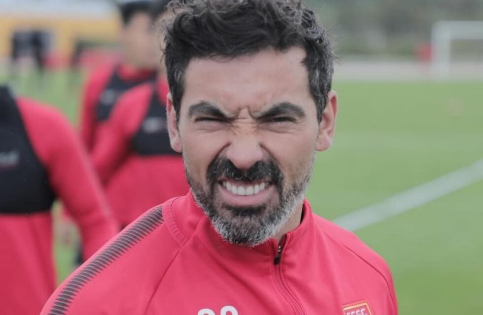 Operaron a Ezequiel Lavezzi por una lesión y estará varios meses inactivo