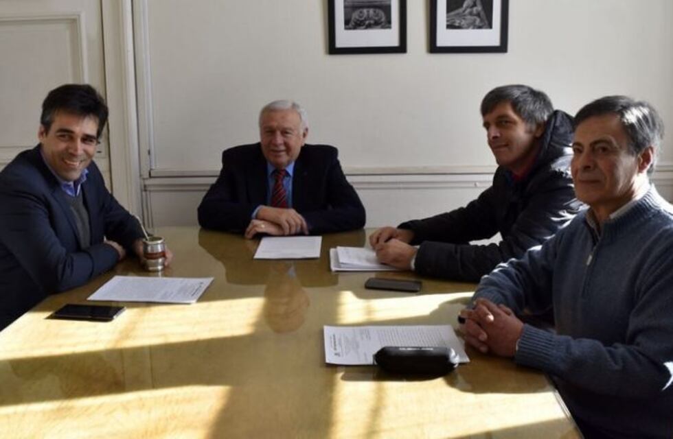 En Tandil, Intendente de Necochea por Licenciatura en Enfermería.