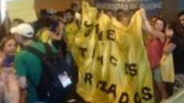 Trabajadores del CONICET protestan contra el recorte presupuestario.