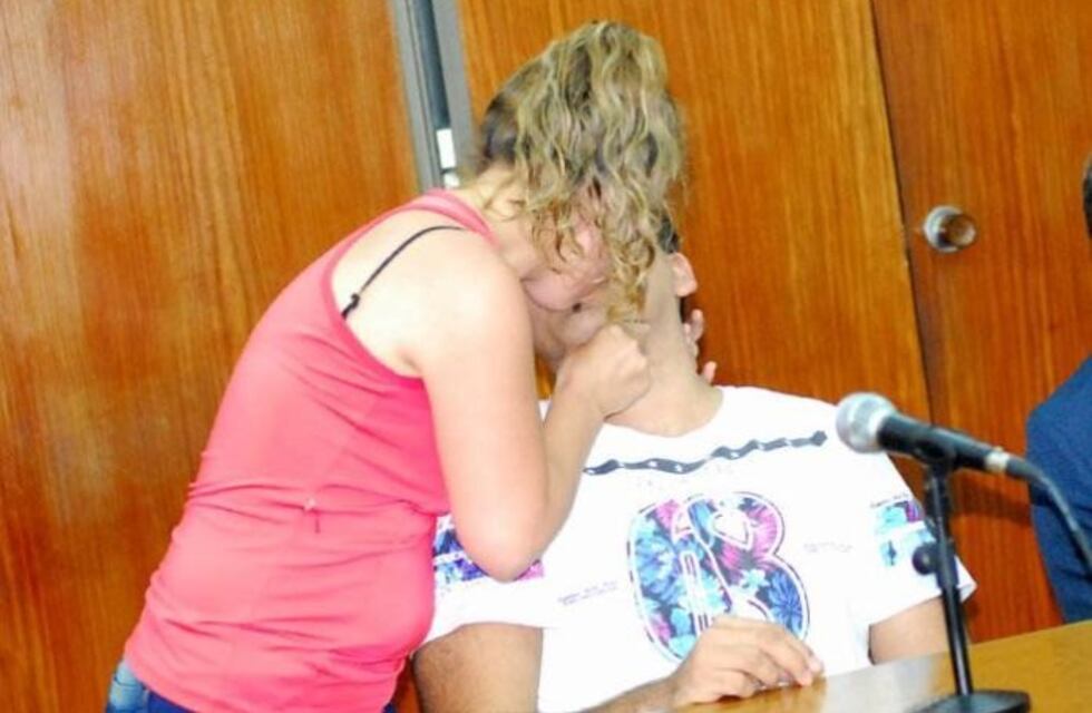 La roció con nafta, pero ella lo besó en el juicio y dijo que era inocente