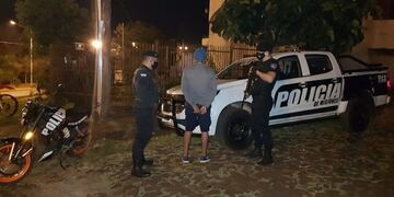 Uno de los delincuentes se escondió debajo de un colchón, adentro de la casa\u002E