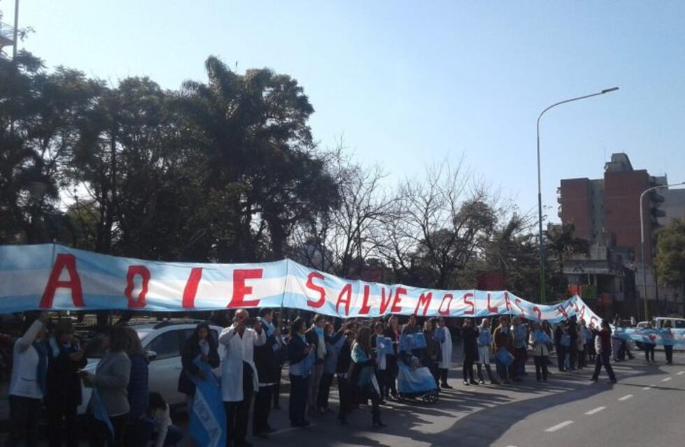 Tucumán: abrazo simbólico en contra del aborto