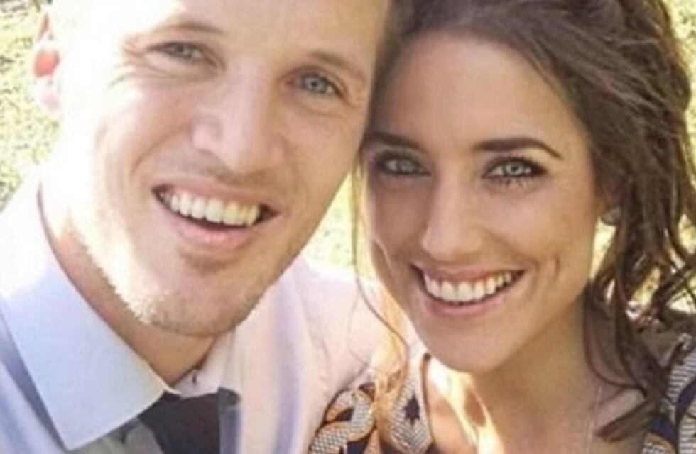 La esposa murió de cáncer y su flamante novia es idéntica