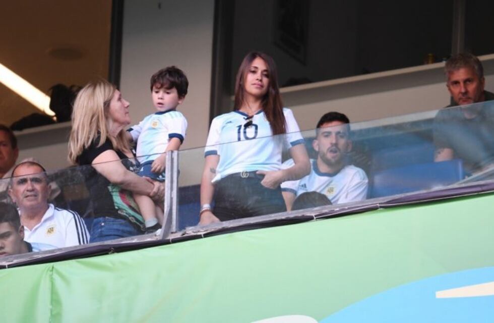 Antonela Roccuzzo, presente en Porto Alegre para alentar a Lionel Messi