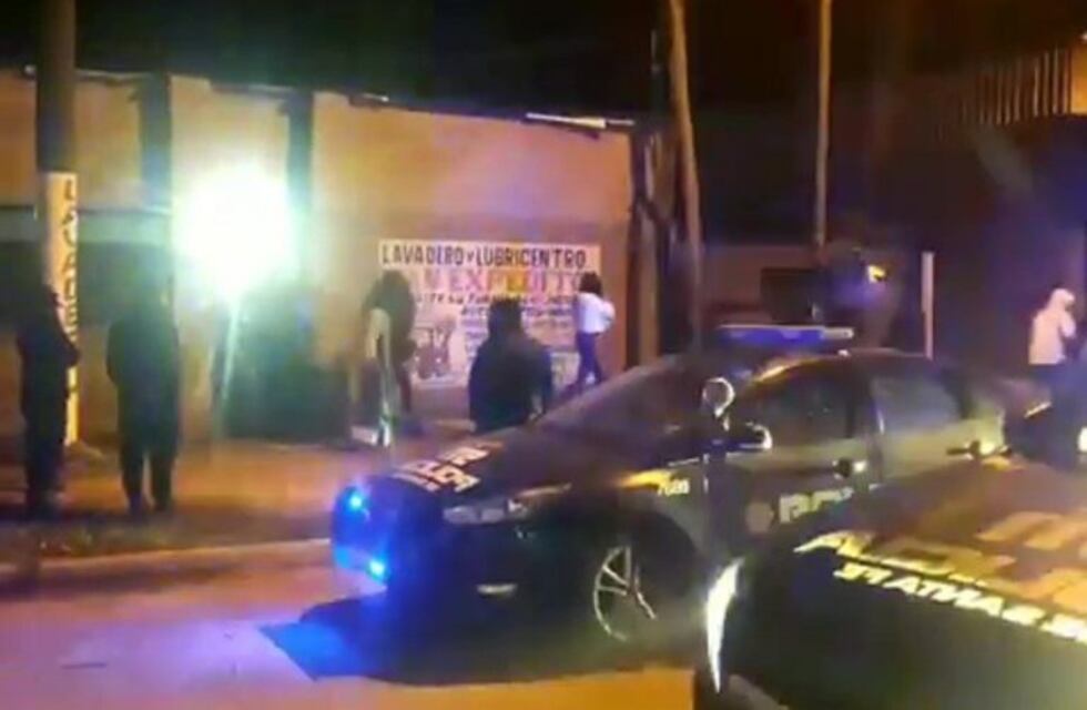 Invitó a 300 personas al cumple de 15 de su hija en un lavadero en Santa Fe