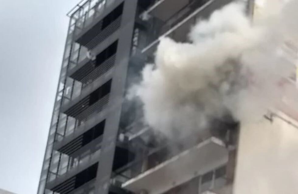 Evacúan un edificio de Belgrano por un incendio en el séptimo piso