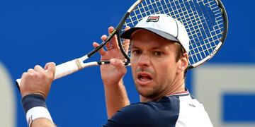 Argentinian Horacio Zeballos returns the ball during his quarter final match against his compatriot Argentinian Guido Pella at the ATP tennis Open in Munich, southern Germany, on May 5, 2017. / AFP PHOTO / Christof STACHE