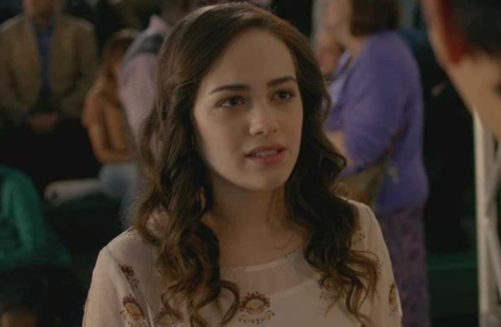 Mary Mouser de “Cobra Kai” causó furor en redes con un conjunto de porrista