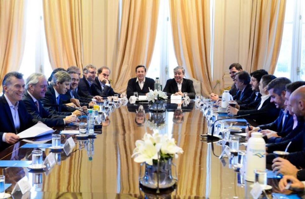 Para reducir gastos, evalúan bajar el número de ministros