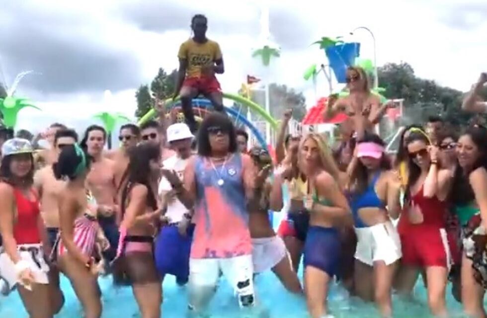 Desopilante: mirá el adelanto del nuevo videoclip de La Mona, "Ay, Mama Mía"