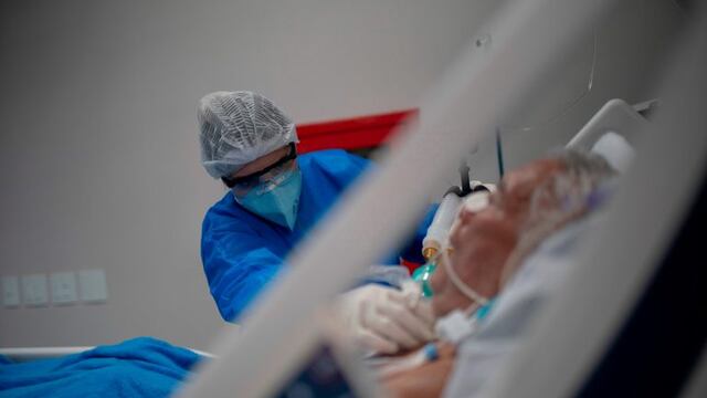 Santa Fe notificó 1.483 casos de coronavirus y 32 muertes (Photo by Mauro Pimentel / AFP)  casos del dia