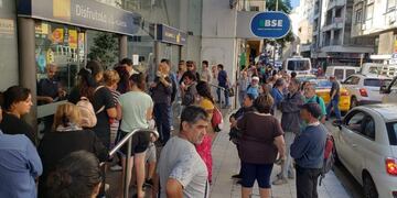 Colas en bancos de Córdoba\u002E