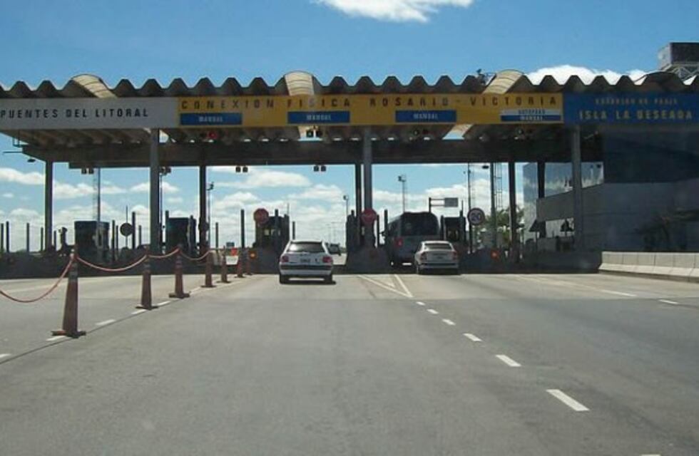 Barreras levantadas en el puente Rosario - Victoria