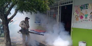 Eldorado fumiga escuelas antes del inicio del ciclo lectivo