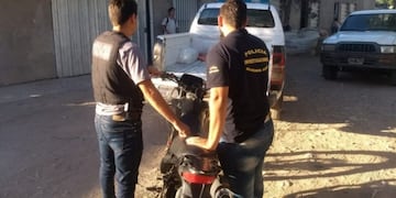 La policía secuestró la moto en la que huyeron los detenidos por el crimen del kiosquero