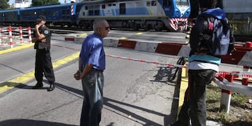 El tren San Martín no llega a Retiro por obras y pusieron colectivos gratis a disposición de los pasajeros afectados\u002E FOTO: DYN/LUCIANO THIEBERGER\u002E