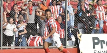 Pier Barrios festeja su gol ante Deportivo Riestra (Foto: Prensa San Martín)\u002E