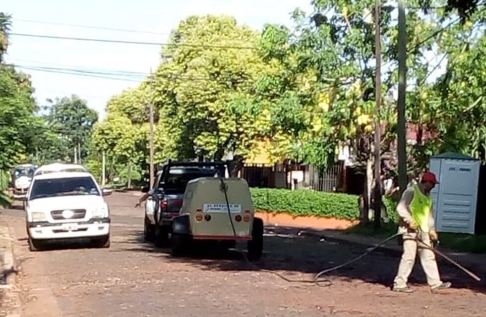 Asfaltado en la Chacra 9, mientras continúa la conexión en Andresito