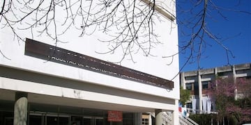 Los afiches denunciando casos de acoso sexual derivaron en una reacción de las autoridades de la Facultad de Arquitectura\u002E (Archivo)