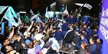 Entrada la noche del domingo, el intendente Jofré, festejaba el triunfo con militantes