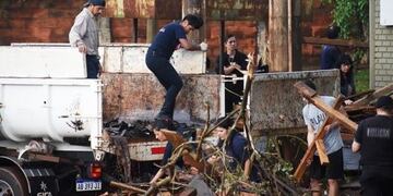 Asisten a los afectados por el temporal en Posadas