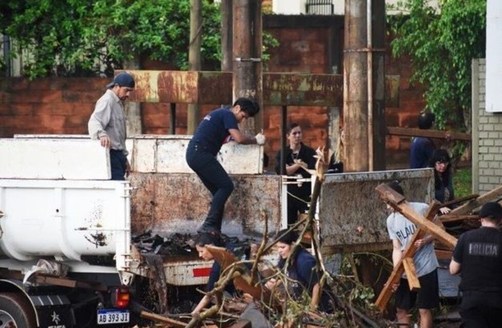 Brindan asistencia a los afectados por el temporal en Posadas