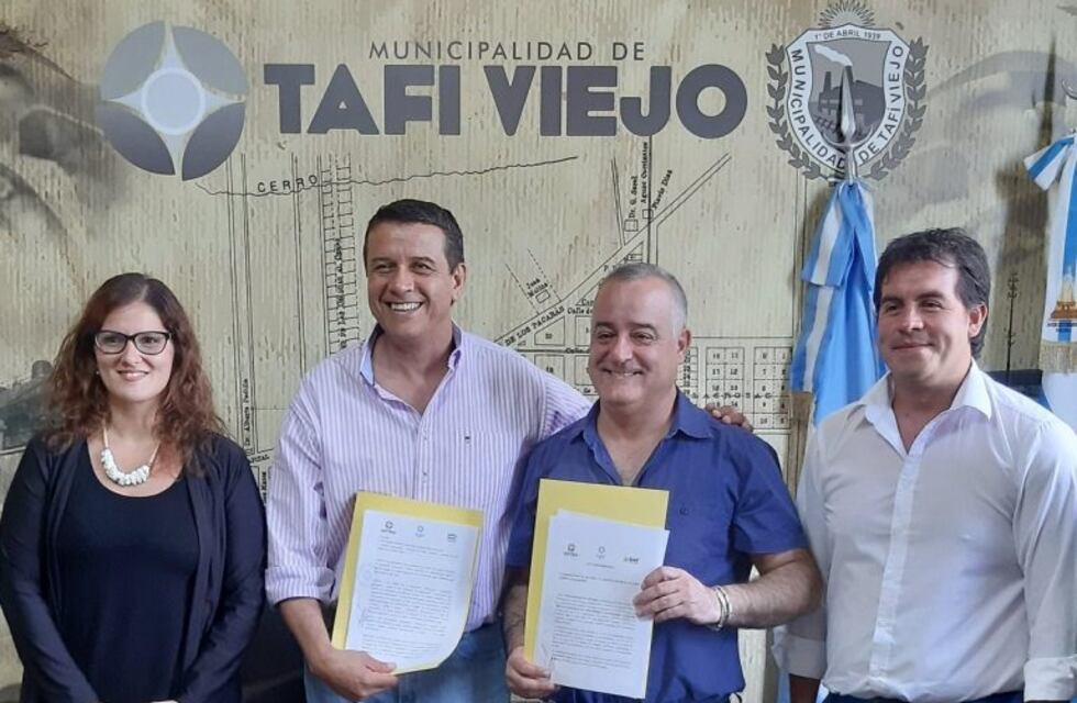 Javier Noguera firmó un convenio con representantes del IPLA