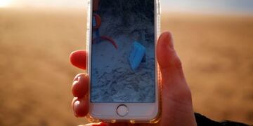 Las fotos de los objetos encontrados que serían del avión de Emiliano Sala\u002E (AFP)