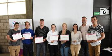 Los jóvenes recibieron un certificado por su capacitación (Prensa Municipalidad de Rafaela)