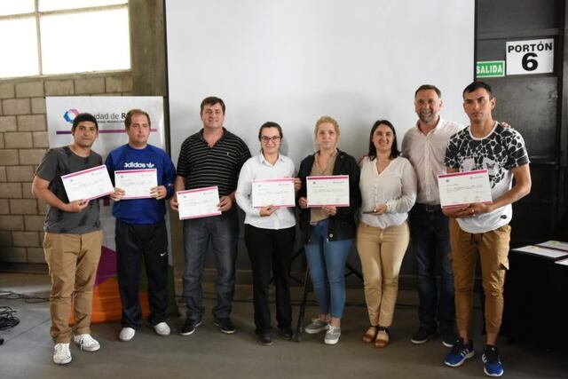 Los jóvenes recibieron un certificado por su capacitación (Prensa Municipalidad de Rafaela)