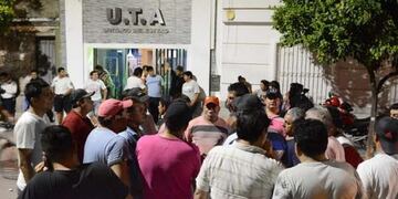 Los choferes de la línea 25 buscan ser reinsertados laboralmente\u002E