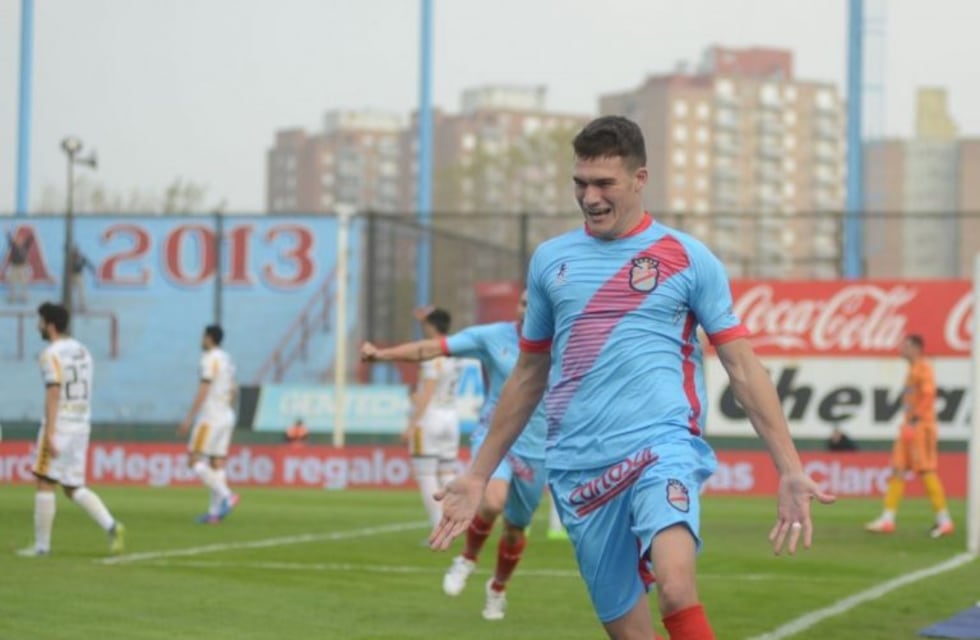 Marcos Curado, otro defensor en carpeta del Canalla