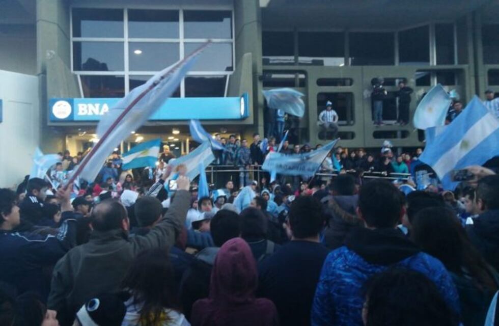 Festejos en Comodoro Rivadavia tras el triunfo de la Selección