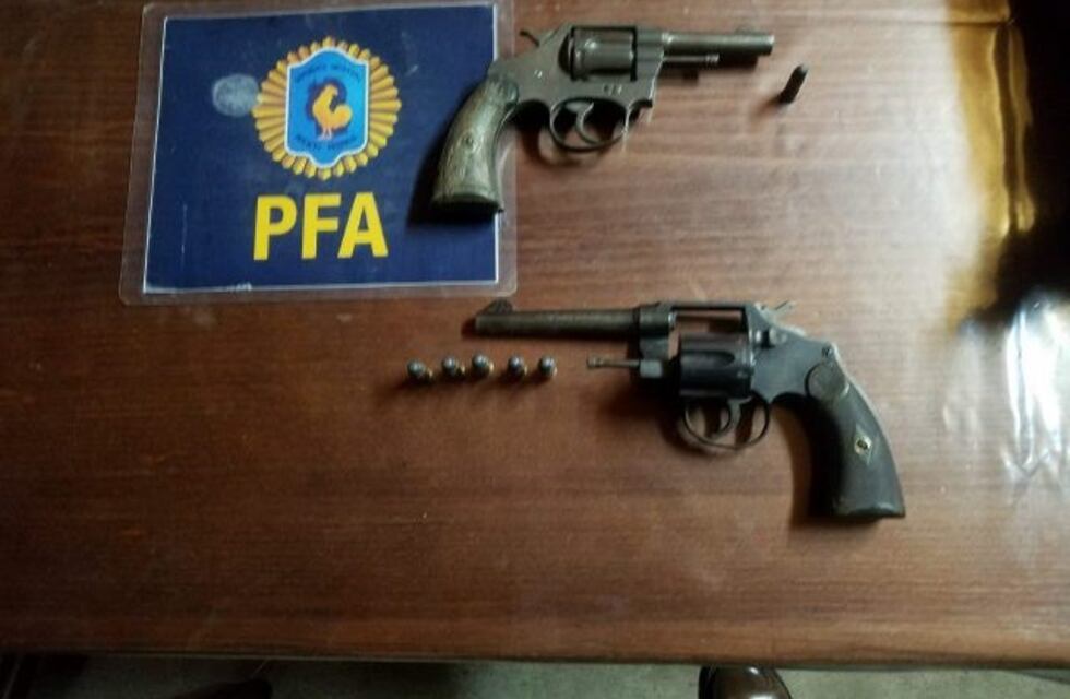Secuestran droga y armas en allanamientos a casas, alcaidía de Melincué y cárcel de Piñero