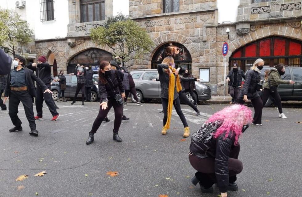 Artistas marplatenses se manifestaron este jueves frente al Municipio