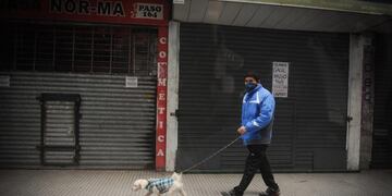 Calles vacías y comercios cerrados, postales de la nueva cuarentena estricta en la ciudad de Buenos Aires\u002E (Federico López Claro)