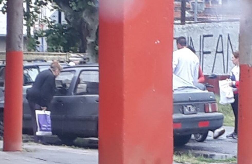 Intento de robo, balas y pánico en la puerta de una escuela en Camilo Aldao al 2000