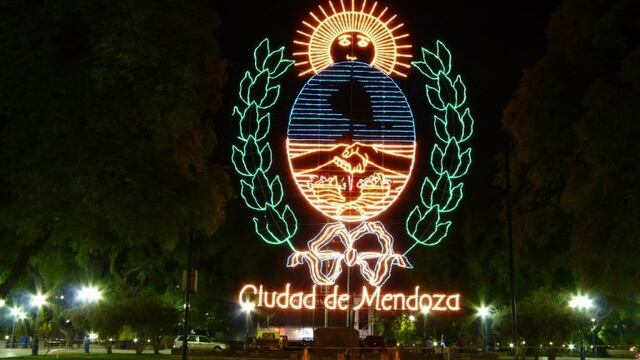 Escudo Ciudad de Mendoza\u002E Plaza Independencia\u002E