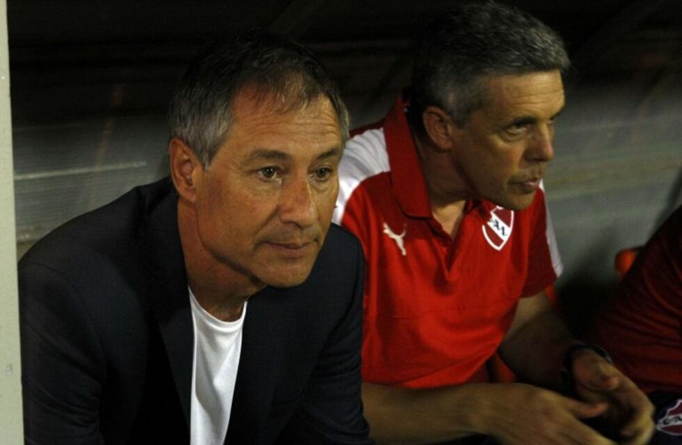 Holan intentará que su equipo evite el "golpe a golpe" por la contundencia de Bou y Licha López