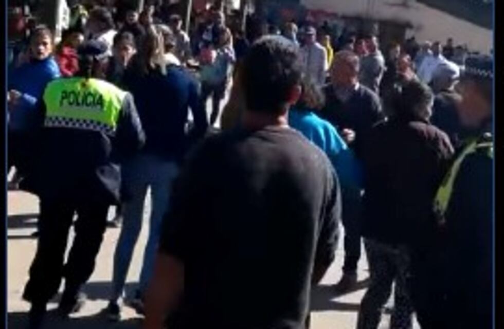 Elecciones: una presidenta de mesa se llevó la urna al baño