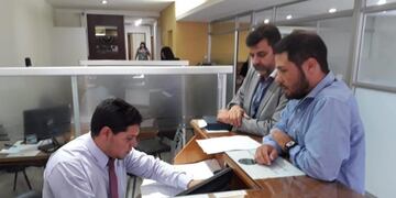 Los titulares de Fiscalía Municipal, Raúl Galván y Fabricio Bolognesi