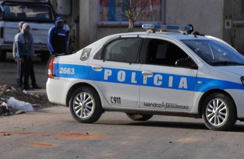 Acordaron la compra de una heladera por Facebook y fueron asaltados por los supuestos vendedores en Mendoza