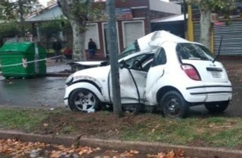 Un joven chocó a toda velocidad contra una columna en zona norte y murió
