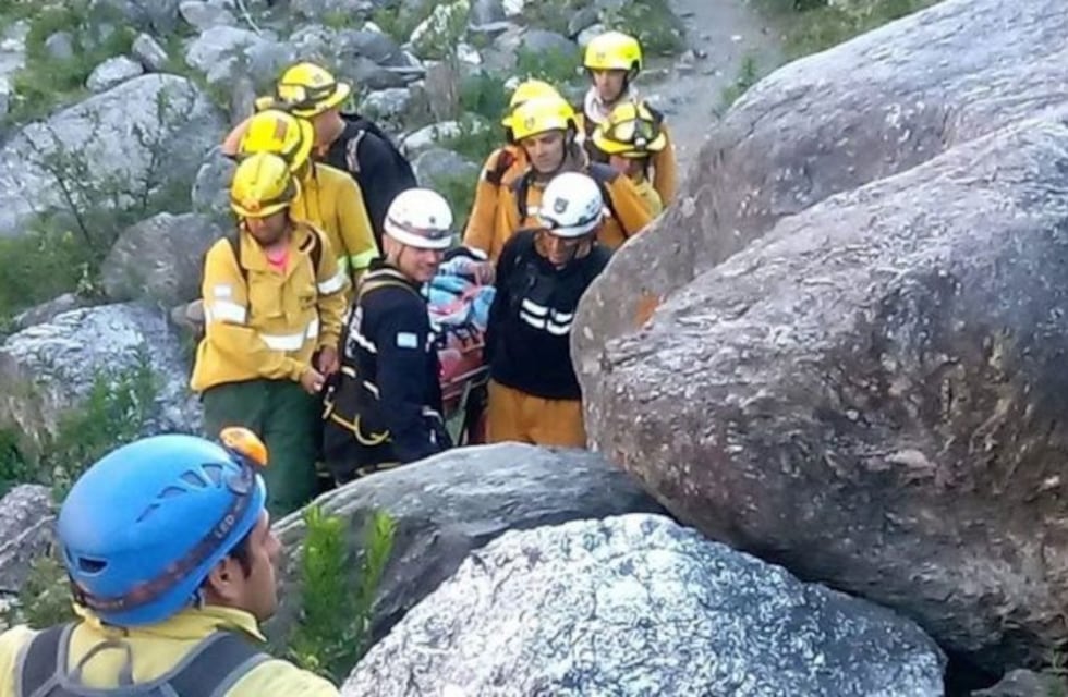 Bomberos puntanos rescataron a un hombre tras diez horas