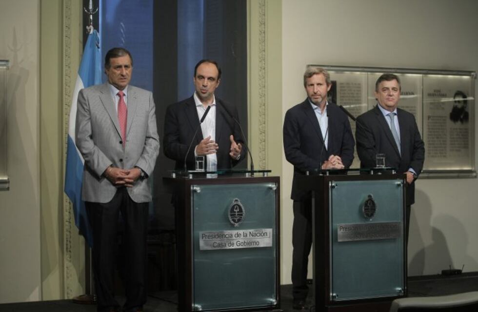 Corral dijo que hay presiones hacia el movimiento obrero para que "el Gobierno termine antes"