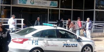 En la Clínica Santa Clara encrontaron instrumental de un hospital público