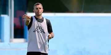 El entrenador Celeste busca el \