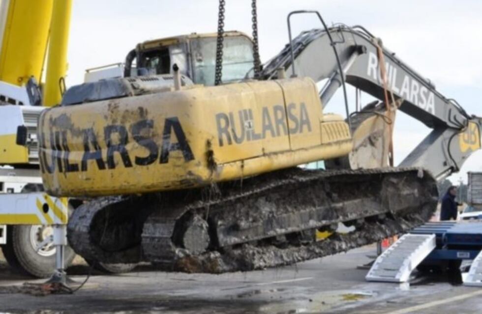 Retroexcavadora: el domingo la desenterraron, el viernes estuvo en un choque